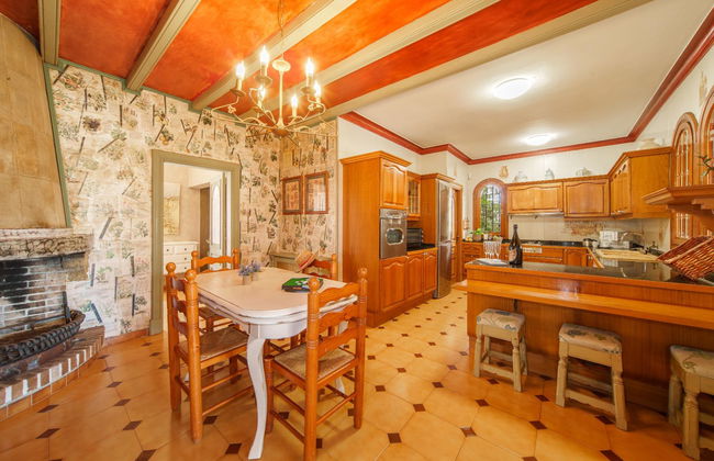 7 bedroom House in Capdepera with private pool and garden - Photo 14