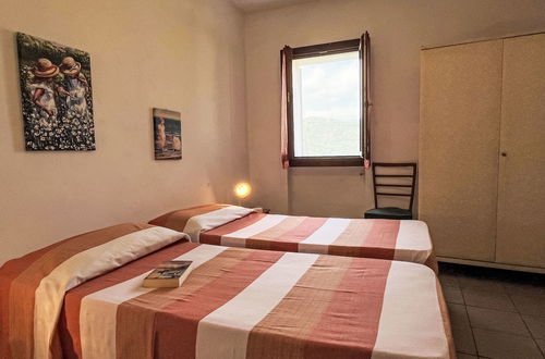 Photo 2 - 2 bedroom Apartment in Dolcedo with garden and terrace