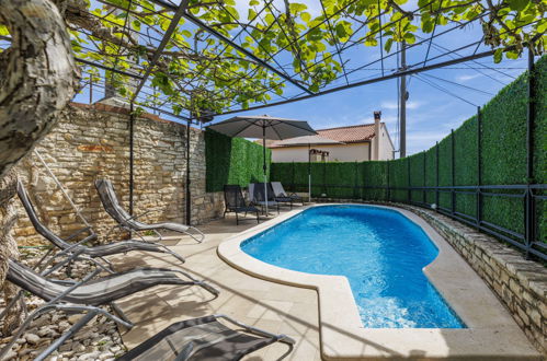 Foto 36 - Casa con 4 camere da letto a Marčana con piscina privata e vista mare