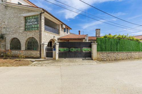 Photo 37 - Maison de 4 chambres à Marčana avec piscine privée et jardin