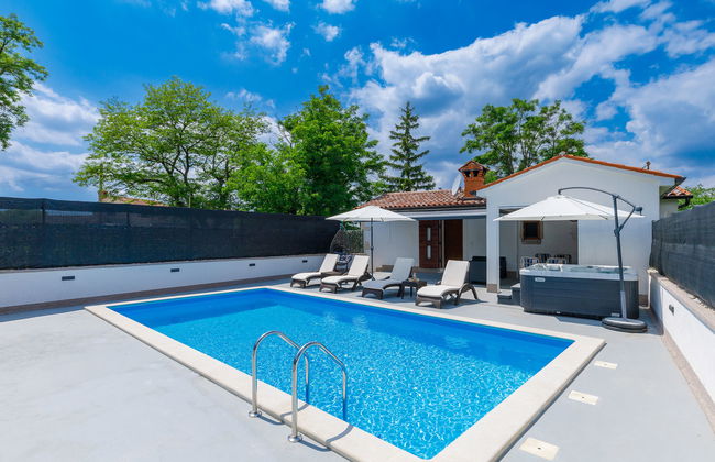 Casa de 3 quartos em Pićan com piscina privada e jardim - Foto 1