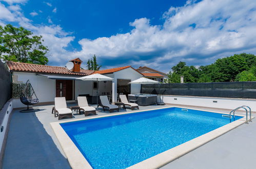 Photo 28 - Maison de 2 chambres à Pićan avec piscine privée et jardin