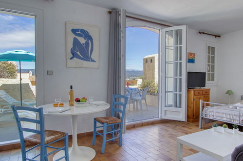 Photo 3 - Apartment in Saint-Cyr-sur-Mer with terrace