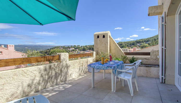 Photo 1 - Apartment in Saint-Cyr-sur-Mer with terrace and sea view