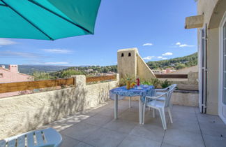 Photo 1 - Apartment in Saint-Cyr-sur-Mer with terrace and sea view