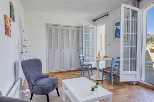 Photo 5 - Apartment in Saint-Cyr-sur-Mer with terrace and sea view