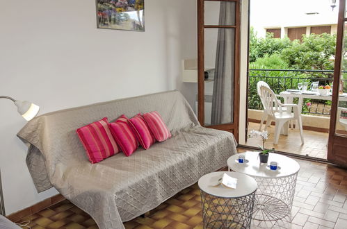 Photo 3 - Apartment in Saint-Cyr-sur-Mer with garden and terrace