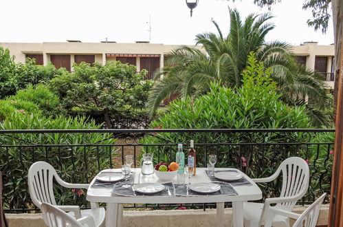 Photo 13 - Apartment in Saint-Cyr-sur-Mer with garden and terrace