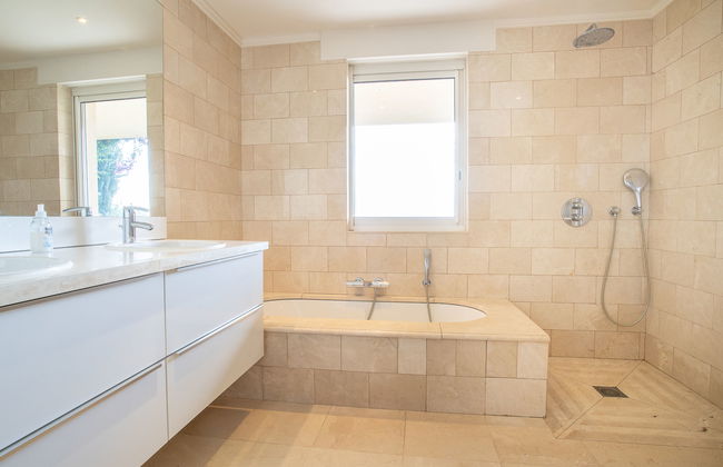 Casa de 4 quartos em Grimaud com piscina privada e jardim - Foto 26