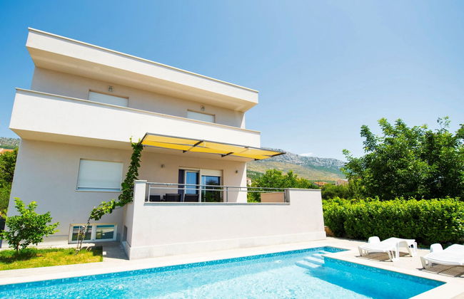 Casa de 5 quartos em Kaštela com piscina privada e jardim - Foto 1