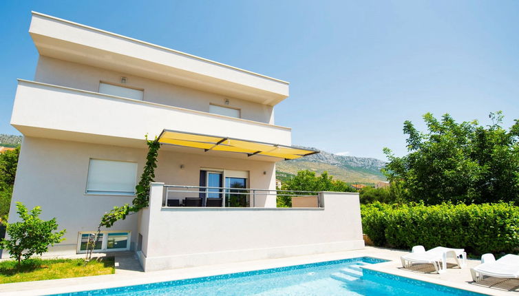 Foto 1 - Casa con 4 camere da letto a Kaštela con piscina privata e vista mare