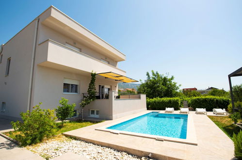 Foto 51 - Casa con 4 camere da letto a Kaštela con piscina privata e giardino