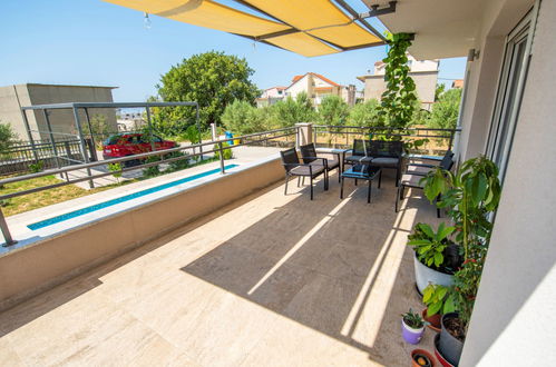 Photo 4 - Maison de 4 chambres à Kaštela avec piscine privée et jardin