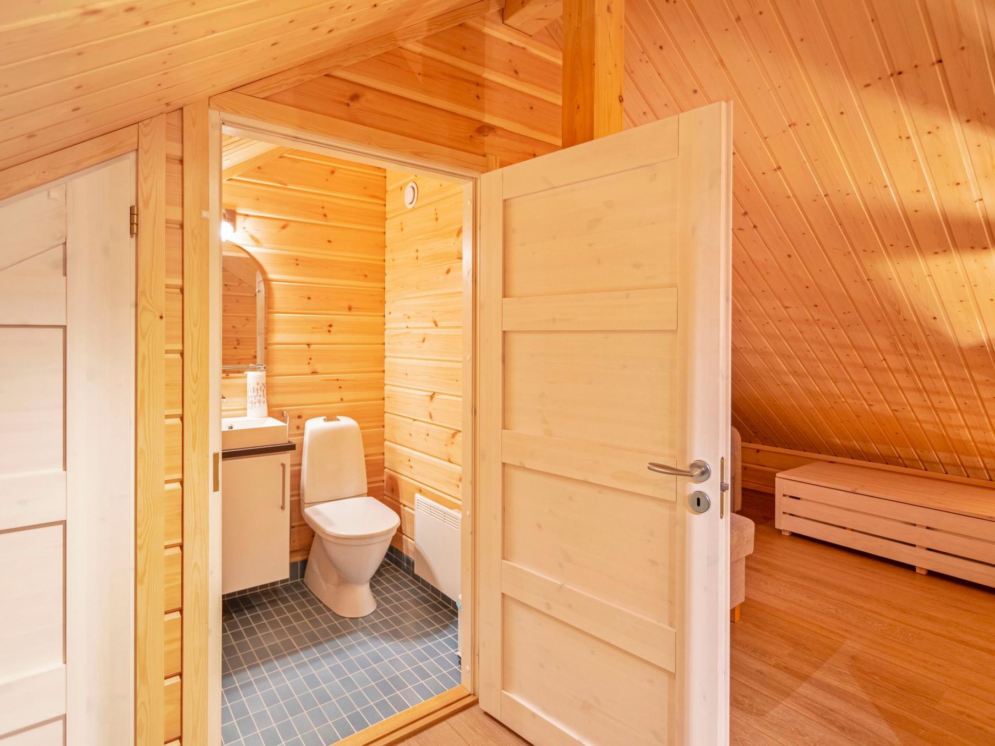 Foto 11 - Haus mit 1 Schlafzimmer in Kolari mit sauna und blick auf die berge