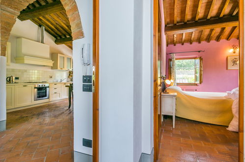 Photo 16 - 3 bedroom Apartment in Castelfiorentino with swimming pool and garden