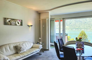 Photo 3 - 2 bedroom Apartment in Bissone with swimming pool and garden