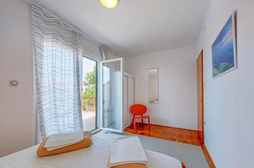 Foto 11 - Apartamento de 2 quartos em Omišalj com jardim