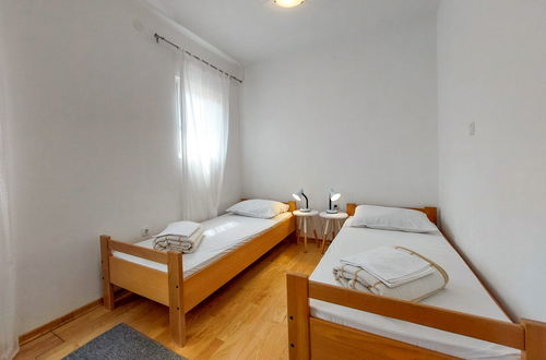 Foto 17 - Apartamento de 2 quartos em Omišalj com jardim