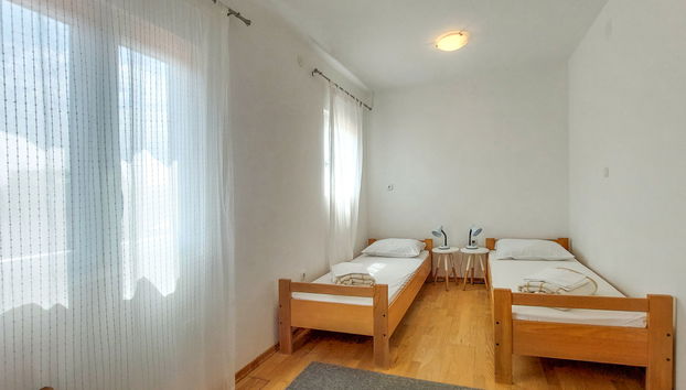 Apartment mit 3 Schlafzimmern in Omišalj mit garten - Foto 3