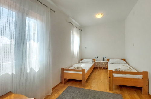 Foto 3 - Apartamento de 2 quartos em Omišalj com jardim
