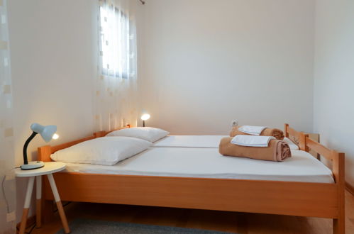 Foto 7 - Appartamento con 2 camere da letto a Omišalj con vista mare