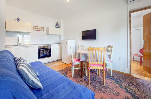 Foto 4 - Apartamento de 2 quartos em Omišalj com jardim