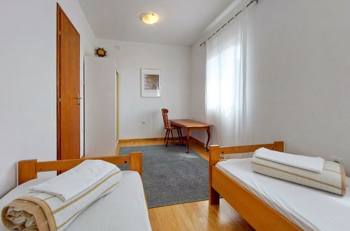 Foto 18 - Apartamento de 2 quartos em Omišalj com jardim