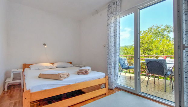 Apartment mit 3 Schlafzimmern in Omišalj mit garten - Foto 2