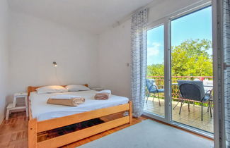 Foto 2 - Apartamento de 2 quartos em Omišalj com jardim