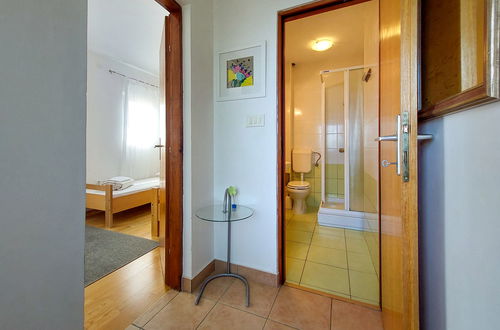 Foto 16 - Apartamento de 2 quartos em Omišalj com jardim