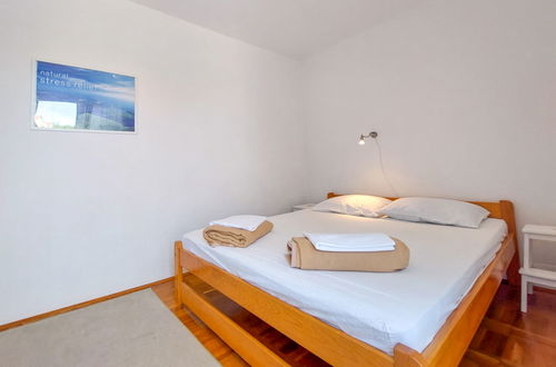 Foto 13 - Apartamento de 2 quartos em Omišalj com jardim