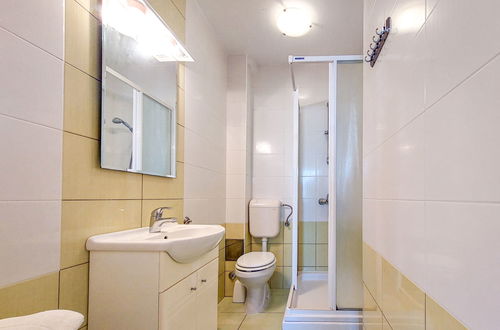 Foto 15 - Apartamento de 2 quartos em Omišalj com jardim