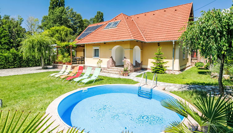 Foto 1 - Casa de 4 quartos em Ábrahámhegy com piscina privada e jardim