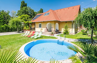 Photo 1 - Maison de 4 chambres à Ábrahámhegy avec piscine privée et jardin