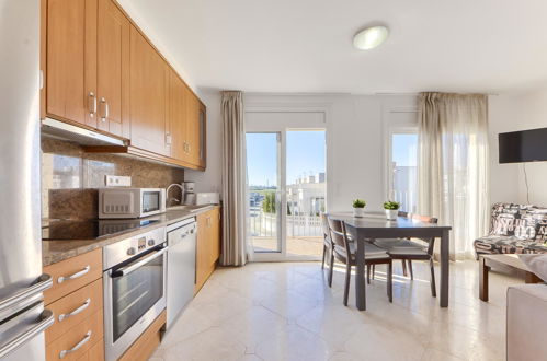 Foto 10 - Appartamento con 2 camere da letto a Castelló d'Empúries con terrazza e vista mare