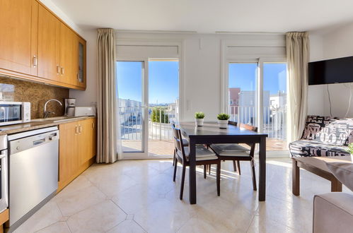 Photo 9 - 2 bedroom Apartment in Castelló d'Empúries with terrace and sea view