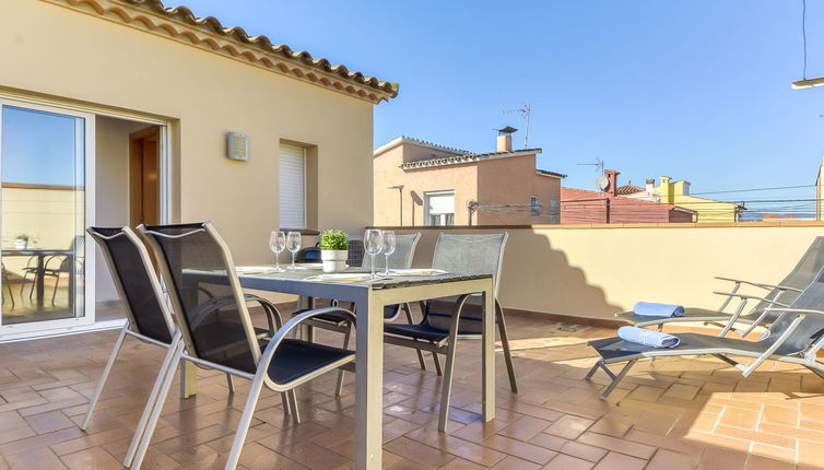 Foto 1 - Appartamento con 2 camere da letto a Castelló d'Empúries con terrazza e vista mare