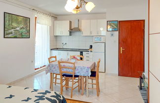 Foto 3 - Apartamento de 1 quarto em Poreč com jardim e terraço