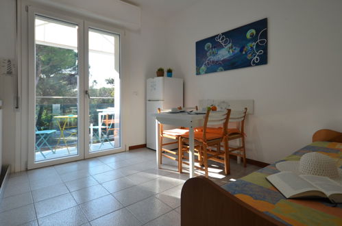 Foto 5 - Apartamento de 1 quarto em Lignano Sabbiadoro com piscina e jardim