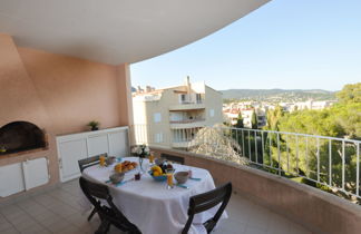 Foto 1 - Appartamento con 1 camera da letto a Cavalaire-sur-Mer con giardino e vista mare