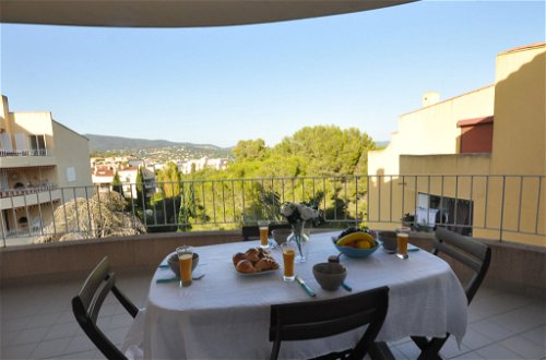 Foto 10 - Apartamento de 1 habitación en Cavalaire-sur-Mer con jardín y vistas al mar