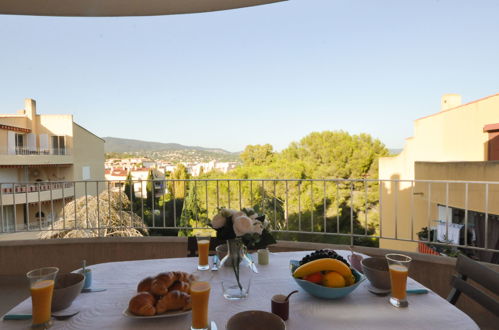Photo 9 - 1 bedroom Apartment in Cavalaire-sur-Mer with garden and sea view