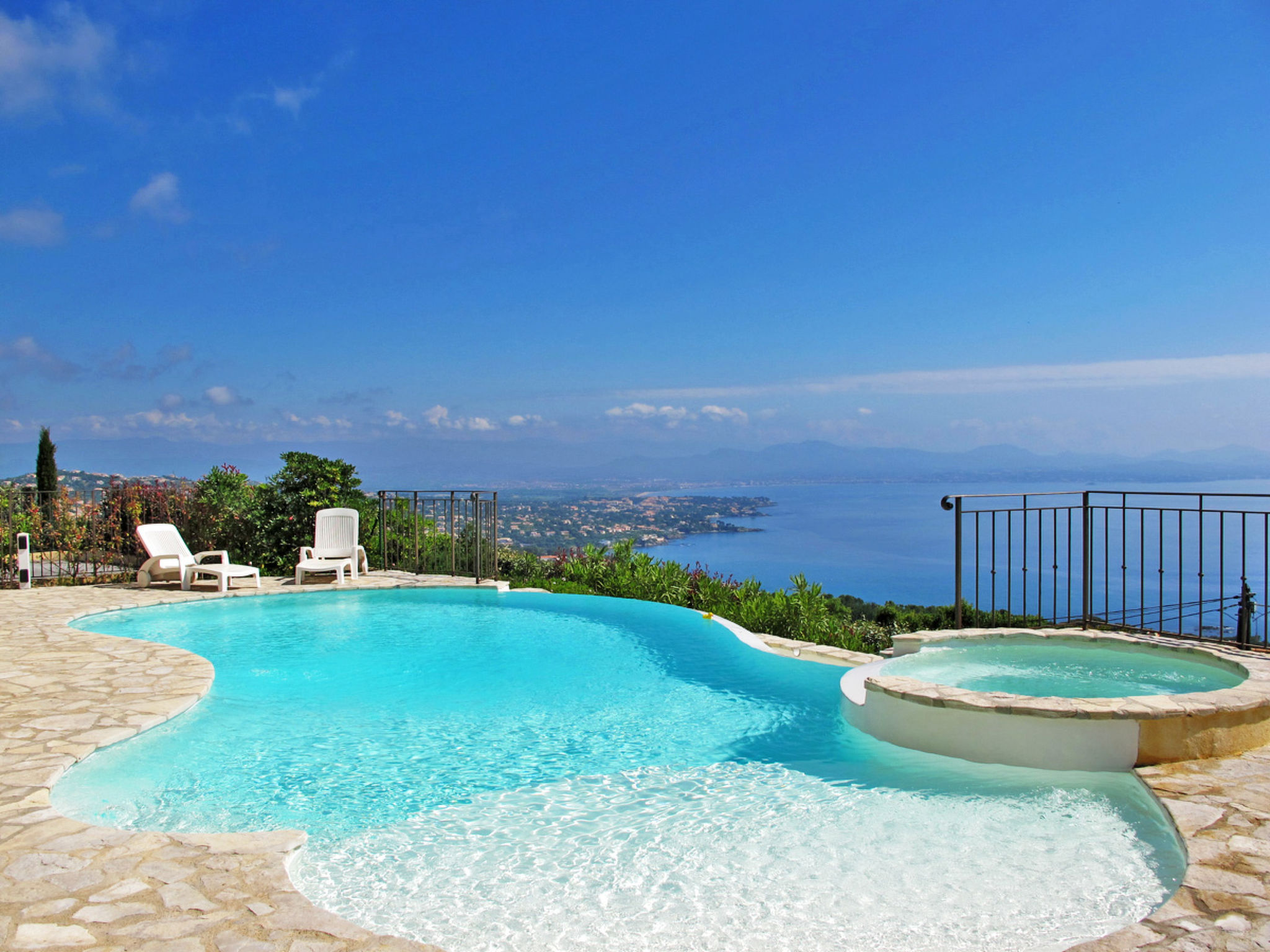 Foto 12 - Apartamento de 2 habitaciones en Roquebrune-sur-Argens con piscina privada y vistas al mar