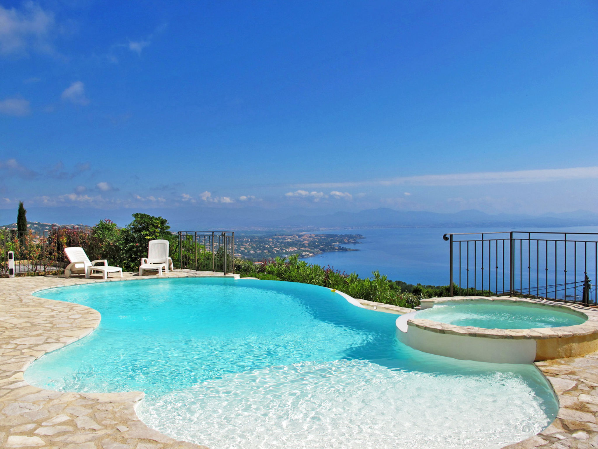 Photo 12 - Appartement de 2 chambres à Roquebrune-sur-Argens avec piscine privée et vues à la mer