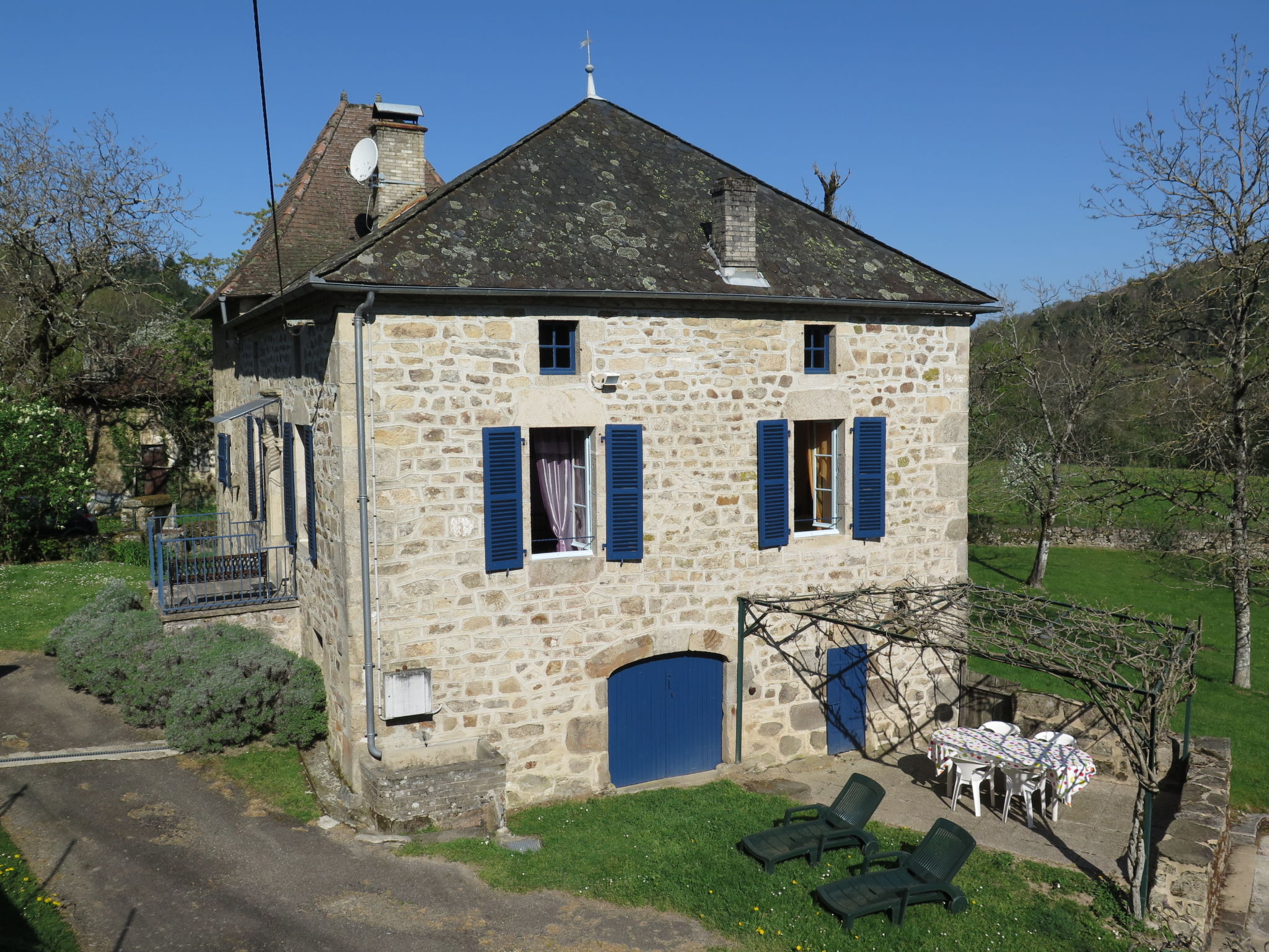 Foto 22 - Casa de 2 quartos em Teyssieu com piscina privada e terraço