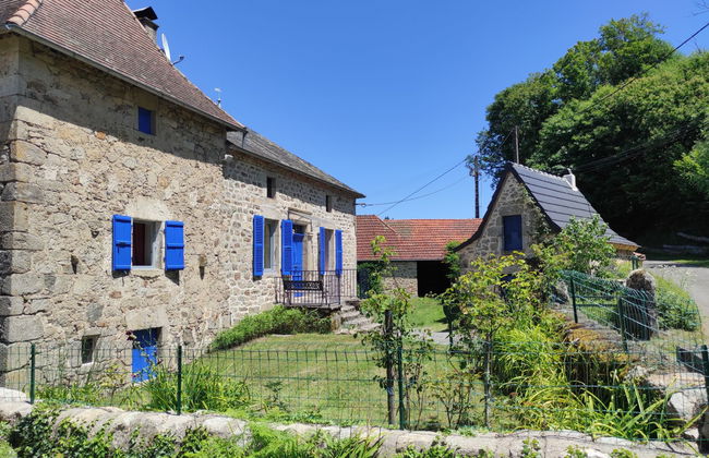 Casa de 3 quartos em Teyssieu com piscina privada e jardim - Foto 1