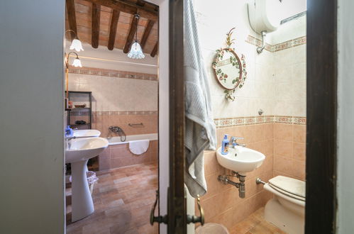 Foto 36 - Casa con 4 camere da letto a San Gimignano con piscina privata e giardino