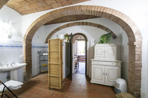 Foto 18 - Casa con 4 camere da letto a San Gimignano con piscina privata e giardino
