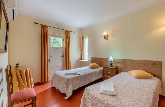 4 bedroom House in Albufeira with private pool and garden - Photo 21
