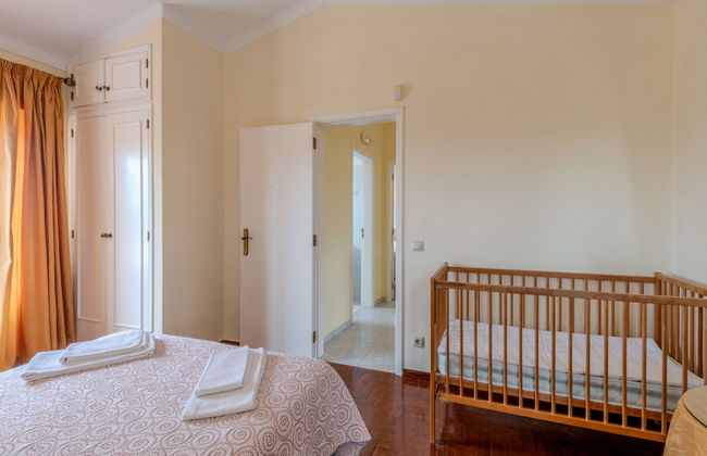 4 bedroom House in Albufeira with private pool and garden - Photo 16